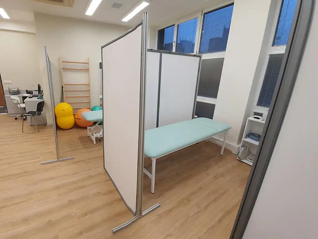 Mobilní dělící stěny a zástěny
